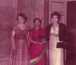 achalamoulik.com-achala-mother-grand-opera-rome-friends